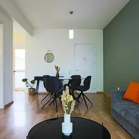 Phaedrus Living View Luxury Iras Flat 102 *