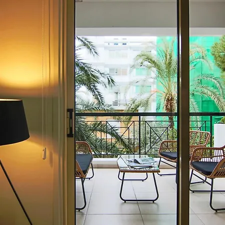 Phaedrus Living View Luxury Iras Flat 102 *